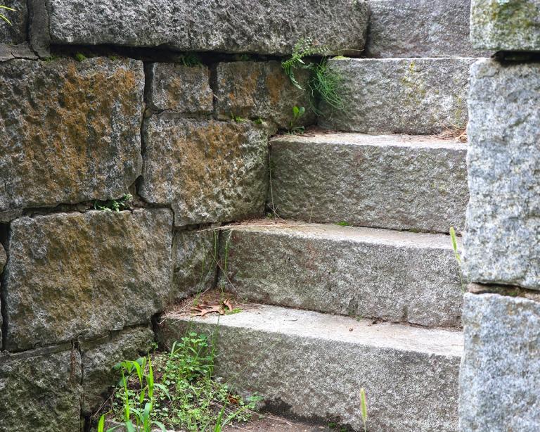 Des marches d'un cimetière